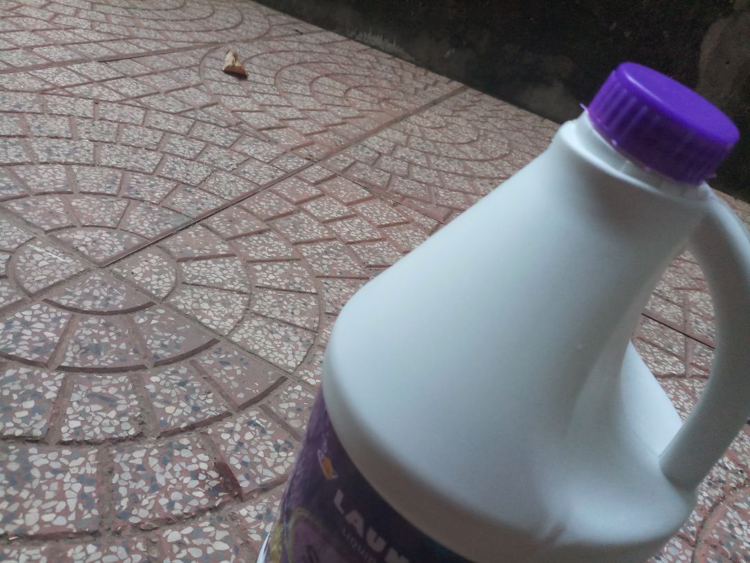 that vong.mo ra da bi vo nap do tum lum ....ko biet bat den ai.nuoc giat chua sai ..nhung nghe mui thom diu.chac giat phoi xong bay mat...