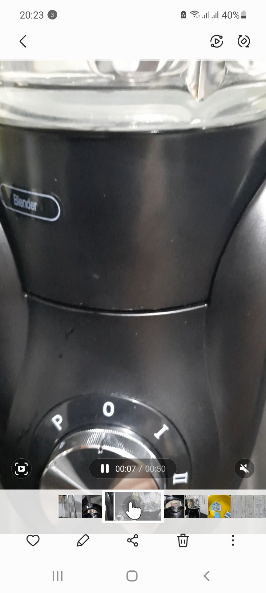 Không hài lòng về sản phẩm: nhựa trong cối bị xù lên trông kém chất lượng, cốc thủy tinh dày cộm, thủy tinh đục, nhãn trên các cối bị lệch (giao hàng thì rất nhanh, đóng gói cản thận)