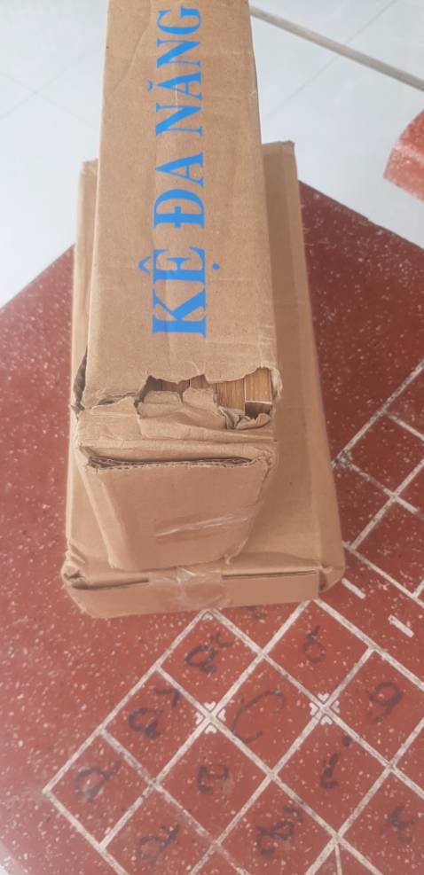 Đóng gói còn sơ sài nên hàng giao tới tay thì k được đẹp nữa