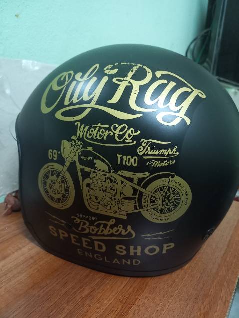 Khóa chốt an toàn. Đi mưa rất thích vì không bị bắn nước vào măth