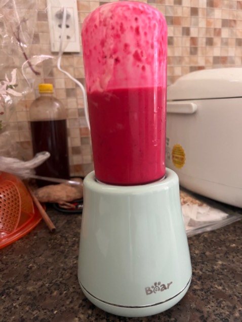 Máy dùng ổn, xay mịn mỗi tội tiếng ồn khá to..
Và mùi nhựa nặng quá dù vệ sinh phơi nắng vẫn thấy còn hôi mùi nhựa, cái ống hút ngắn vs cái bình nên ko huý phần dưới đáy đc,..
Mới dùng vài 3 lần, bền hay ko thì chưa biết nè Máy dùng ổn, xay mịn mỗi tội tiếng ồn khá to..
Và mùi nhựa nặng quá dù vệ sinh phơi nắng vẫn thấy còn hôi mùi nhựa, cái ống hút ngắn vs cái bình nên ko huý phần dưới đáy đc,..
Mới dùng vài 3 lần, bền hay ko thì chưa biết nè