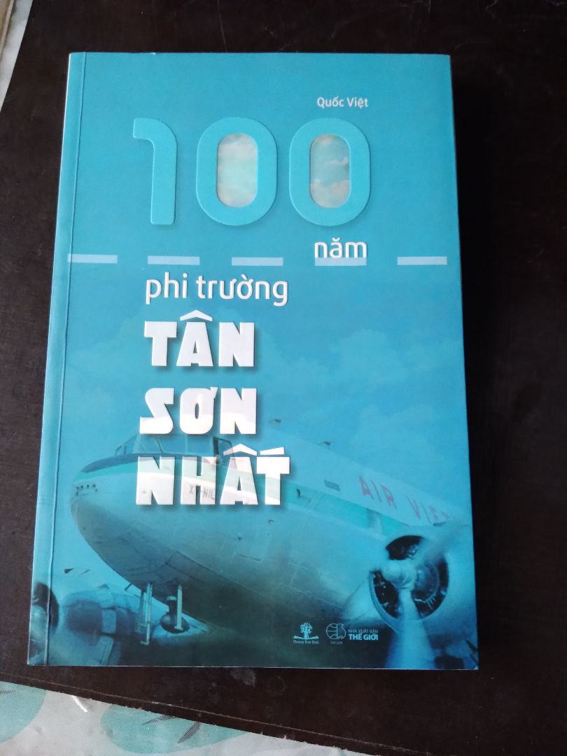 cuốn sách rất nhiều dữ liệu về lịch sử của sân bay Tân Sơn Nhất. không chỉ vậy, trong sách, nó còn bao gồm rất nhiều thông tin lịch sử của chính thể Việt Nam Cộng Hòa...đời sống và cung cách của con người miền Nam