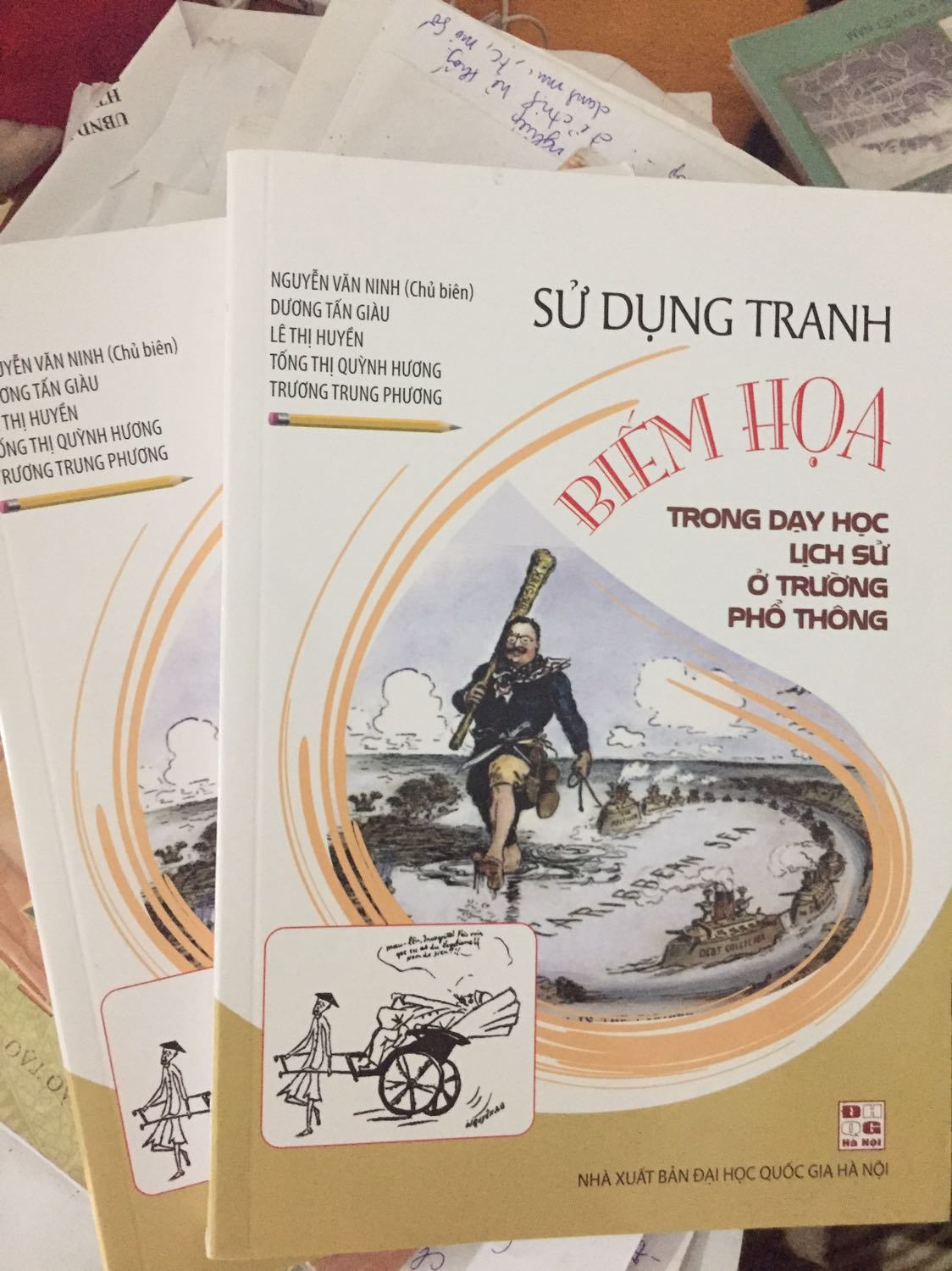 Sách khá ổn, hơi bị lem xíu nhưng không sao. Nội dung khá đa dạng, nhiều hình ảnh mới. Giao hàng nhanh