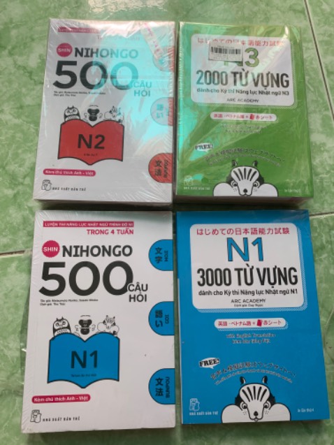 Canh được giảm giá 10% nhích hết 3 bộ luôn hí hí. Thích học song ngữ như này, để không quên tiếng Anh trong khi vẫn học tốt tiếng Nhật.