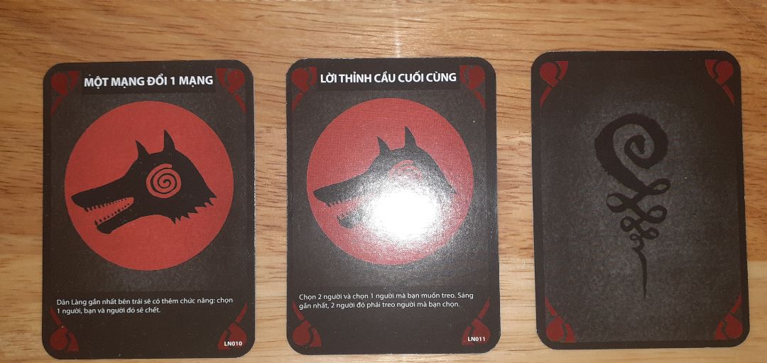 chất lượng: mình muốn nói đến sản phẩm chỉ ở mức bình thường vì bài quá mỏng, rất dễ bị nhăn (mở hộp ra là có 1 2 lá bị nhăn rồi. nhưng thôi với mình thì không sao hết). màu mực in trên mấy lá nhân vật cũng tạm, cơ mà đường viền cắt mấy lá đó không được đều nếu chơi lâu dần sẽ có thể nhận biết bài đó là bài gì khi đặt úp. 
giá trị sản phẩm: rất tốt vì chất xám của BGV làm mình rất thích cái bộ lời nguyền trăng máu làm cảm giác vui hơn mới mẻ hơn khi chơi ở 1 nhóm đông người với bộ bài cơ bản bình thường.
thời gian giao hàng: cái này tùy thuộc vào kho hàng mà sp bạn đặt và địa chỉ nơi ngta giao hàng nên không thế nào giống nhau nhé. mình thì order trưa nhày 19/09 thì 1h trưa 20/09 anh shipper giao rồi, chưa đầy 24h. mình ở đồng nai gần tp hcm nên giao khá là nhanh vì đơn của mình đặt 4 món và 4 kho khác nhau, và món này ghi giao hàng dự kiến tận 23 tây mà sau 1 ngày hàng đã có thì rất là tốt.
p/s: khá may mắn là khi mình mua đúng lúc BGV đang có chương trình quay thưởng. mỗi bộ saen phẩm bgv có dám tem thì bên trong sẽ có 1 phiếu code dể lên web BGV quay thưởng. hôm qua unbox hộp xong mới biết. lên quay thì quay được voucher 100K :))) hên nhỉ và tổng lượt quay được tính từ T7 tuần trước đến T6 hôm qua thì hôm nay sẽ công bố người nhận quà (sẽ có những món quà khác ngoài voucher của bgv ra bạn có thể lên page: shop game ma sói vì đây mới chính là page gốc của bgv còn cái page boardgameviet ngta chỉ là đại lí thôi) còn nếu bạn trúng voucher thì sẽ được gửi ma sđt mà bạn đăng ký tài khoản trước khi bạn quay trúng thưởng. cũng đang đợi voucher 100K của BGV ntn. nếu được thì mình sẽ lên đây đánh giá cho mng cùng biết =))) chất lượng: mình muốn nói đến sản phẩm chỉ ở mức bình thường vì bài quá mỏng, rất dễ bị nhăn (mở hộp ra là có 1 2 lá bị nhăn rồi. nhưng thôi với mình thì không sao hết). màu mực in trên mấy lá nhân vật cũng tạm, cơ mà đường viền cắt mấy lá đó không được đều nếu chơi lâu dần sẽ có thể nhận biết bài đó là bài gì khi đặt úp. 
giá trị sản phẩm: rất tốt vì chất xám của BGV làm mình rất thích cái bộ lời nguyền trăng máu làm cảm giác vui hơn mới mẻ hơn khi chơi ở 1 nhóm đông người với bộ bài cơ bản bình thường.
thời gian giao hàng: cái này tùy thuộc vào kho hàng mà sp bạn đặt và địa chỉ nơi ngta giao hàng nên không thế nào giống nhau nhé. mình thì order trưa nhày 19/09 thì 1h trưa 20/09 anh shipper giao rồi, chưa đầy 24h. mình ở đồng nai gần tp hcm nên giao khá là nhanh vì đơn của mình đặt 4 món và 4 kho khác nhau, và món này ghi giao hàng dự kiến tận 23 tây mà sau 1 ngày hàng đã có thì rất là tốt.
p/s: khá may mắn là khi mình mua đúng lúc BGV đang có chương trình quay thưởng. mỗi bộ saen phẩm bgv có dám tem thì bên trong sẽ có 1 phiếu code dể lên web BGV quay thưởng. hôm qua unbox hộp xong mới biết. lên quay thì quay được voucher 100K :))) hên nhỉ và tổng lượt quay được tính từ T7 tuần trước đến T6 hôm qua thì hôm nay sẽ công bố người nhận quà (sẽ có những món quà khác ngoài voucher của bgv ra bạn có thể lên page: shop game ma sói vì đây mới chính là page gốc của bgv còn cái page boardgameviet ngta chỉ là đại lí thôi) còn nếu bạn trúng voucher thì sẽ được gửi ma sđt mà bạn đăng ký tài khoản trước khi bạn quay trúng thưởng. cũng đang đợi voucher 100K của BGV ntn. nếu được thì mình sẽ lên đây đánh giá cho mng cùng biết =)))