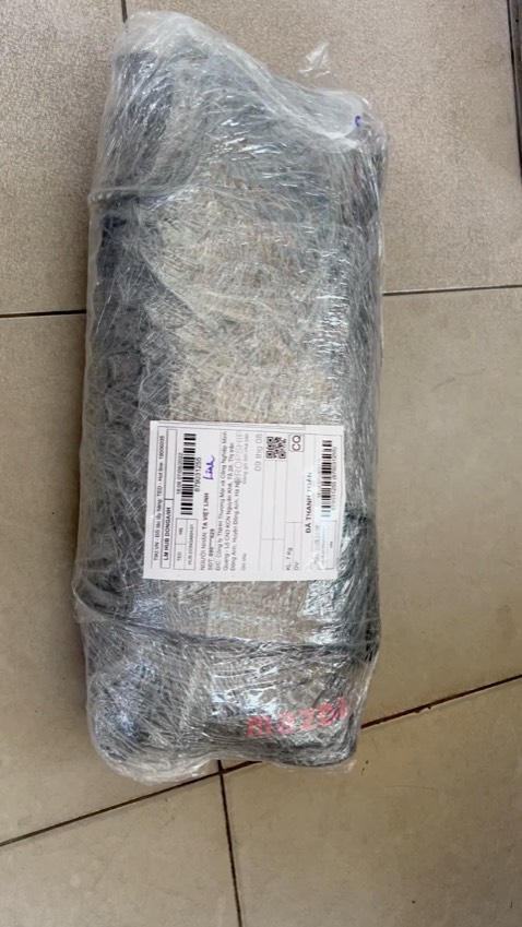 Đã nhận hàng. Hàng giao nhanh như tên lửa. Lắp vừa khít với chỗ để chân của xe, tuy nhiên lỗ để cố định không vừa với 2 móc giữ của ghế lái nhưng không vấn đề gì. Vote 5 sao như bình thường