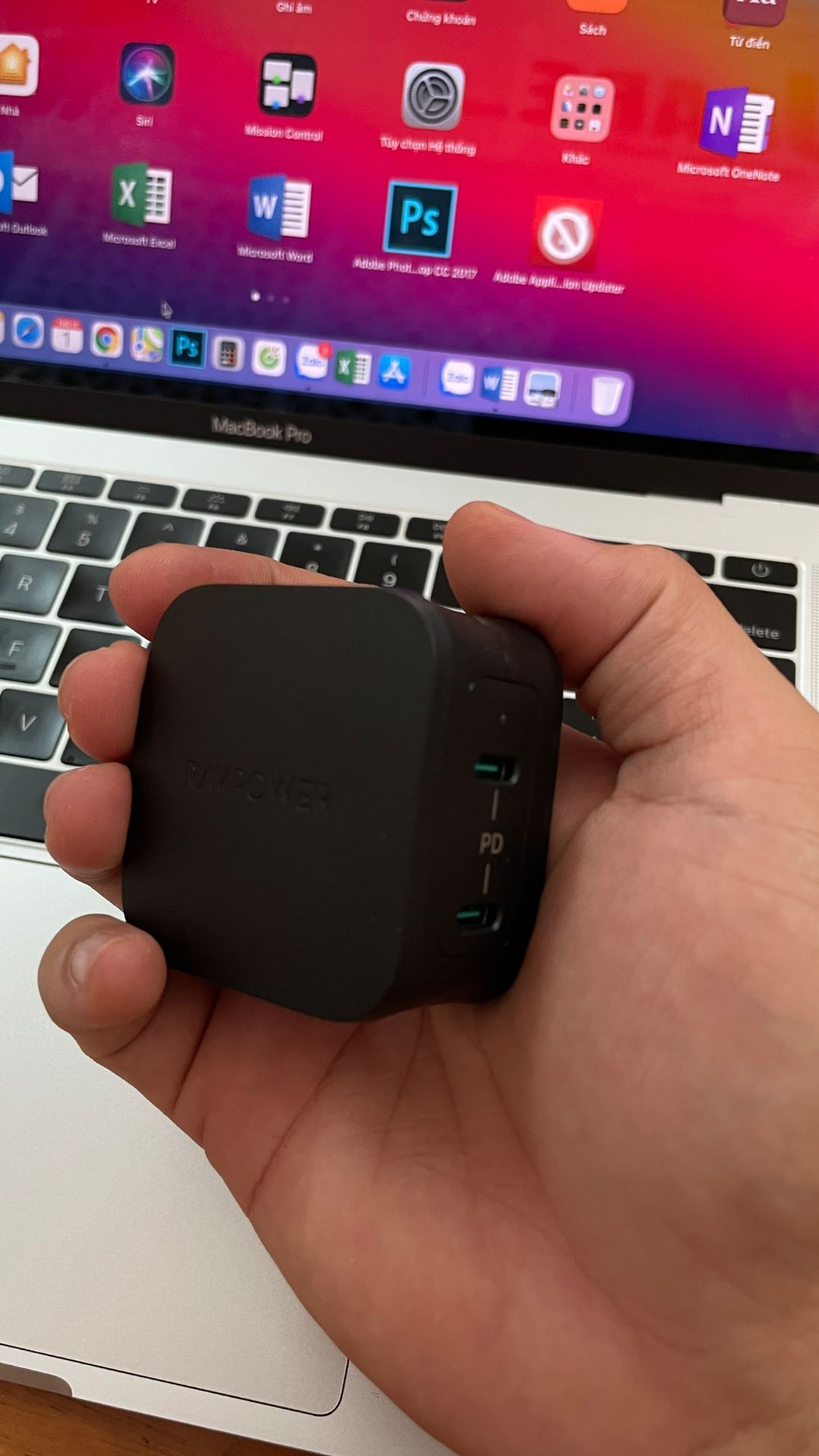 Hàng chuẩn đét, nhỏ gọn, có 2 cổng cắm