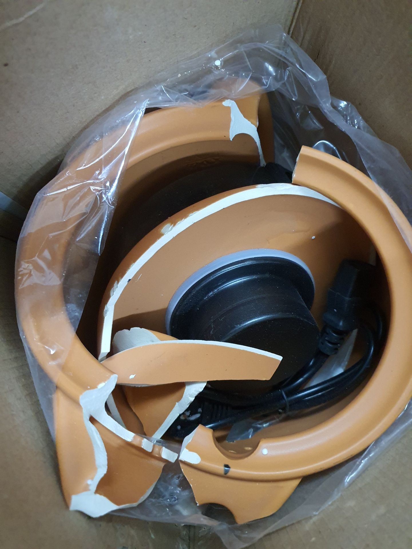 trong mùa dịch, giao hàng như vậy thì cũng ổn nhưng mà hàng nhận thì vỡ tùm lum sao mà đun. có được đổi ko? mua cũng ko rẻ gì đâu mà giao hàng như thế đó. tiki nên xem lại hành trước khi giao cho khách chớ. ??