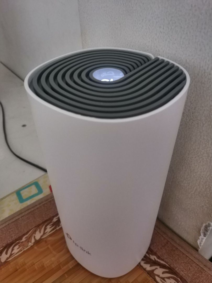 Sản phẩm tốt. MESH mượt mà. Router ổn định. Router chính thì hơi nóng do phải quay PPPOE và làm node chính nên đảm nhiệm hơi nhiều việc. Dự định sẽ mua thêm bộ M4 để phủ hết nhà mình. Hiện tại thì vẫn gặp vấn đề việc coi truyền hình internet của FPT - Đang trong quá trình khắc phục. Tầm phủ sóng của 1 node tương đương với 1 con router 3 râu luôn, nên nhìn gọn gàng hơn loại router có râu :) Thích thiết kế antena chìm như này nhưng vẫn đạt đủ hiệu suất phủ sóng.