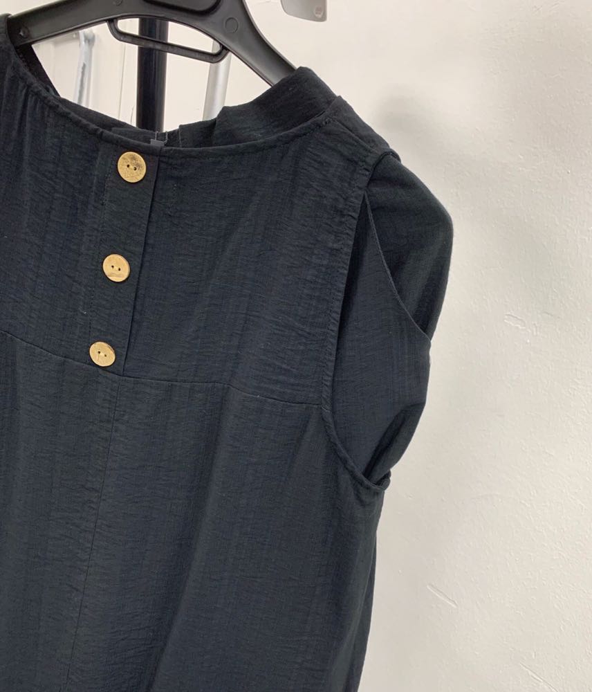 Chất đũi khá mềm, form dễ mặc, mẫu này mình thấy tuổi nào cũng hợp, Mặc đi biển đi du lịch thì đúng chuẩn. Shop giao hàng khá nhanh