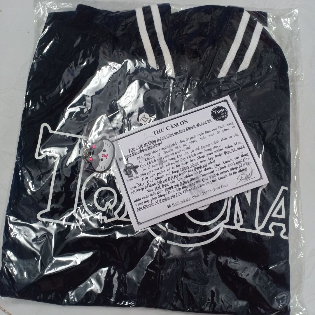 ?Áo y hình đẹp lắm luôn. Vải mềm mịn không mỏng không dày mặc mát. Ưng lắm luôn. Mua hàng Tiki luôn an tâm nên mua nhiều vẫn thích. Shop này phục vụ rất tốt, tặng Quà và còn gửi Thư cảm ơn nghe cảm động. Sẽ ủng hộ shop thêm khi có nhi cầu nè!?