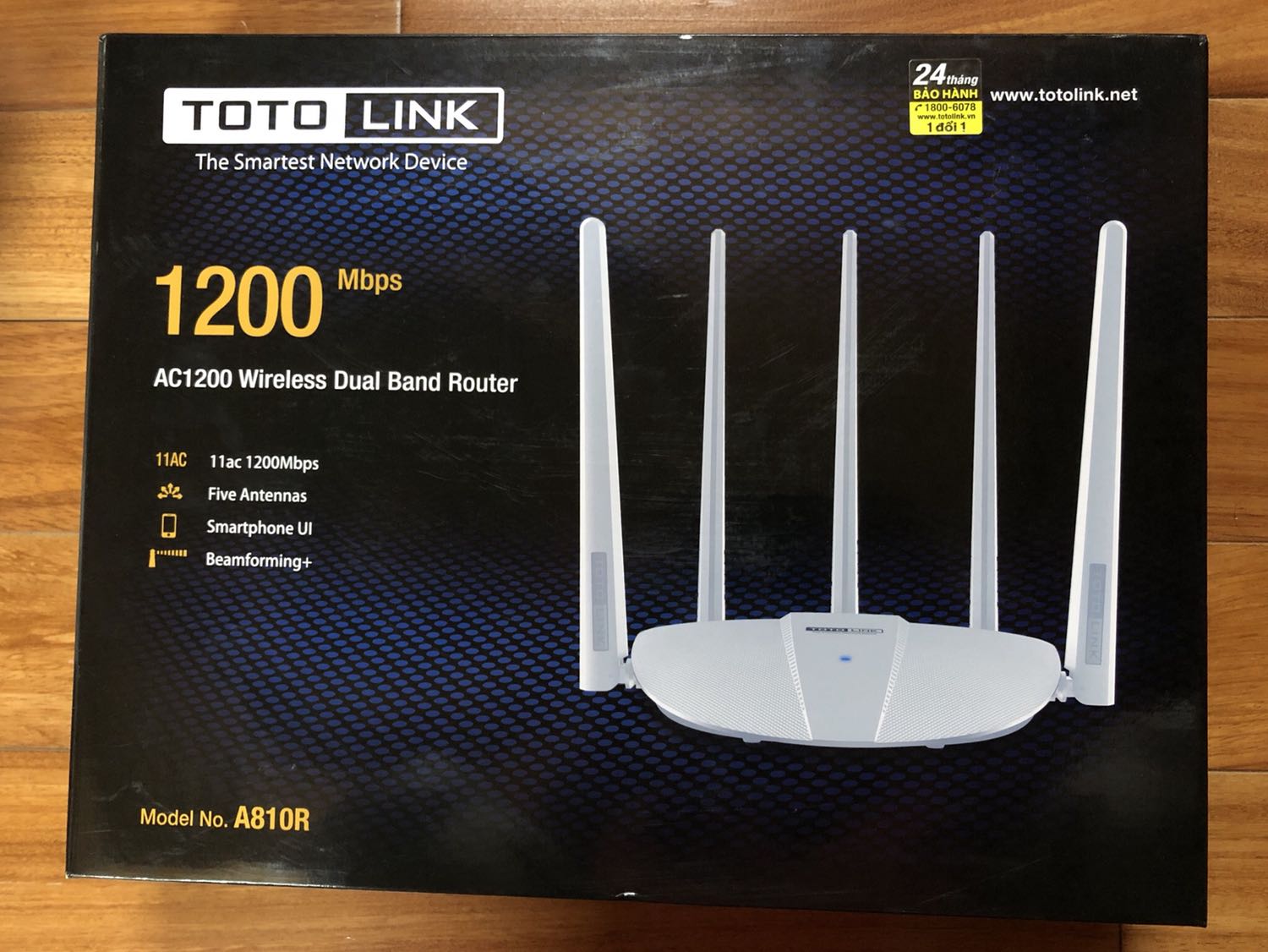 Mới đặt 1 ngày đã nhận trước lễ 30/4 ( ngày 26 đặt, ngày 28 đã nhận ) Tiki bọc kỹ tốt đến nỗi ko trầy gì cả. Kết nối mạng nhanh, tuy nhiên giao diện điều khiển router chỉ hiện đầy đủ khi vào trình duyệt Chrome. Chứ trình duyệt Safari thì ko hiện lên đầy đủ cả. Đèn theo dõi máy chỉ có 1 đèn nên rất khó biết có tín hiệu mạng, đèn cổng Lan thì chuyển về phía sau máy. Máy này ko có sẵn lỗ treo tường. Tuy nhiên Tiki cần báo nhà bán hàng AnNgoc khắc phục cái tem Bảo Hành dán vào chỗ dễ bị bung như hình kèm theo, nên dán chỗ phẳng mới ko bị bung tem rách nữa. Dán thế này thì sao mà bảo hành được. Cảm ơn Tiki đã giao nhanh, rất hài lòng...