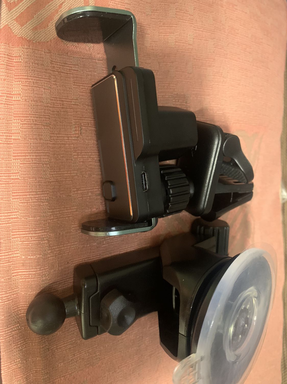 Nhỏ có vỏ, cơ mà sd tiện lợi khi lái đường trường nhìn bảng đồ. Shoo tặng kèm theo đế hít thay đổi vị trí sử dụng linh hoạt. Nói chung ổn áp và ưng