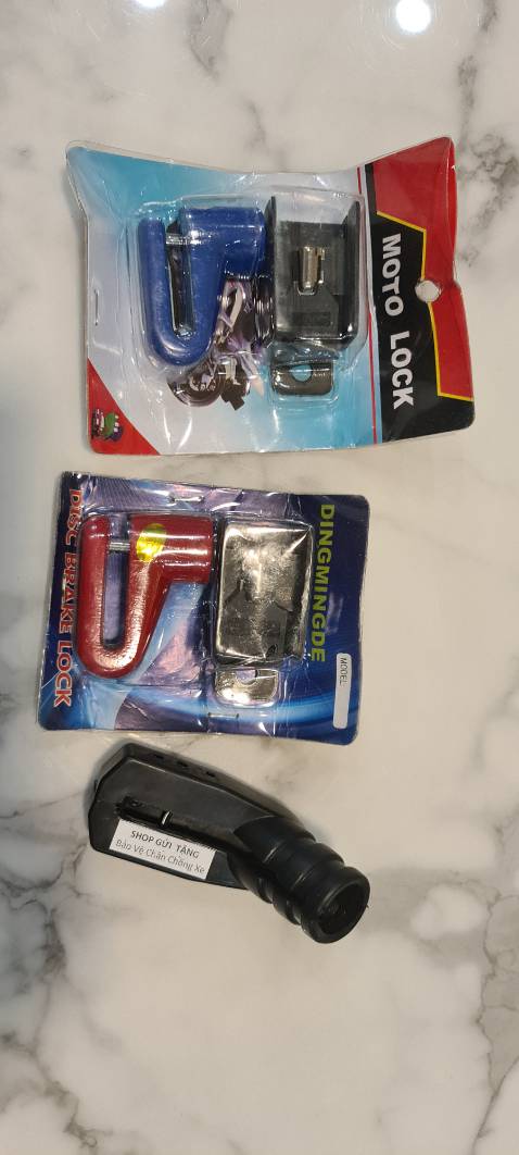 Có vẻ đúng quảng cáo, khóa nhẹ nhưng có vẻ chắc chắn. Được tặng lót chân chống xe máy.