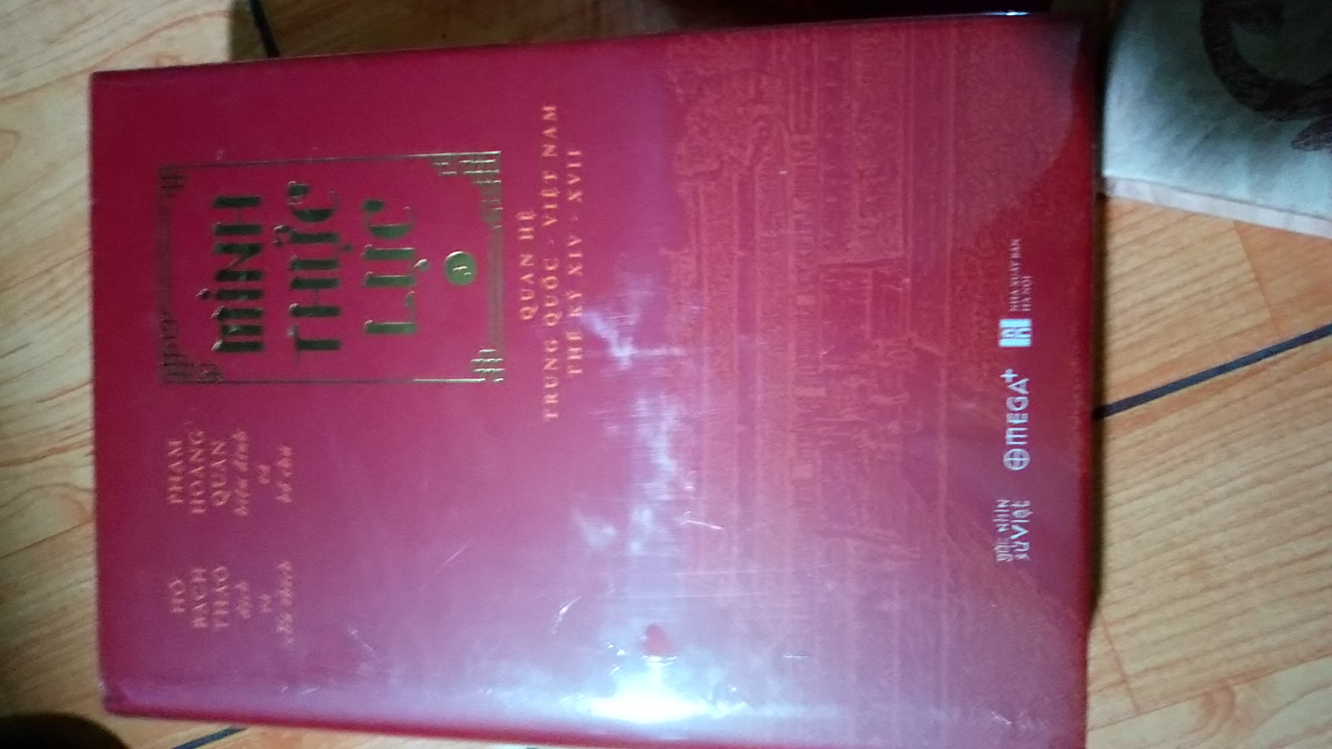 sach rat dep, noi dung hay. nhung tiec la khong duoc lam thanh boxset thi tuyet voi hon nua. Tiki giao hang nhanh. nhung nen chu y gio dang mua nen co boc nilon ben ngoai, may la chi moi uot thung carton chua uot sach. uot sach thi dung la te tua con chuon chuon lun. hihihihi.