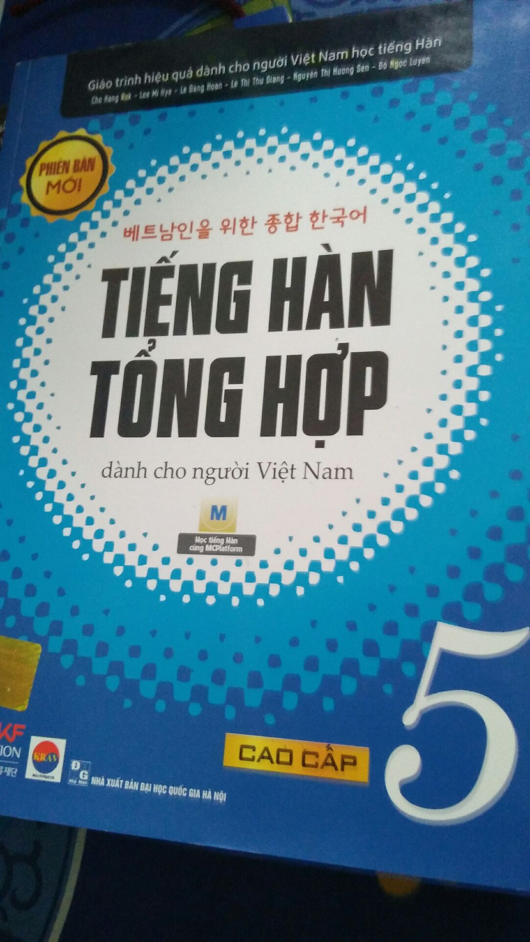 lần đầu mua trên tiki
rất ưng ý
sách in rõ nét
mực đậm
có mã cào quà tặng đầy đủ