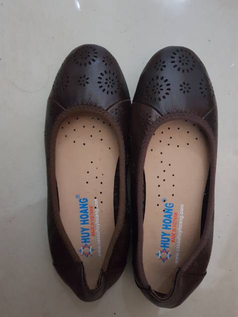 Giay dang dep,  di om chan, da lam  khong lam dau chan. Nhung neu de mui nhon kieu co dien thi se dep hon.