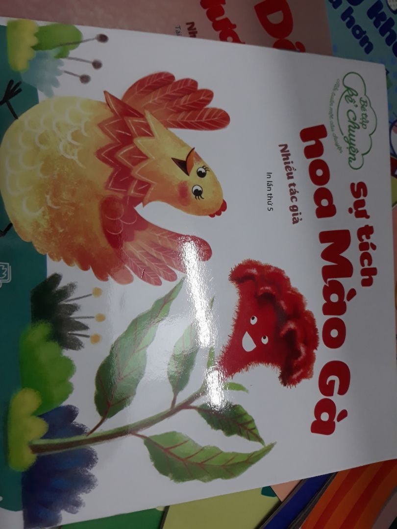 Bài học đáng yêu từ cô Gà Mái Mơ sẽ giúp các bạn nhỏ có cái nhìn rộng mở hơn đối với những người bạn gặp khó khăn hơn mình. 
Một bài học, một cuốn sách rất hữu ích cho trẻ mà phụ huynh nên đọc cho trẻ hàng ngày.