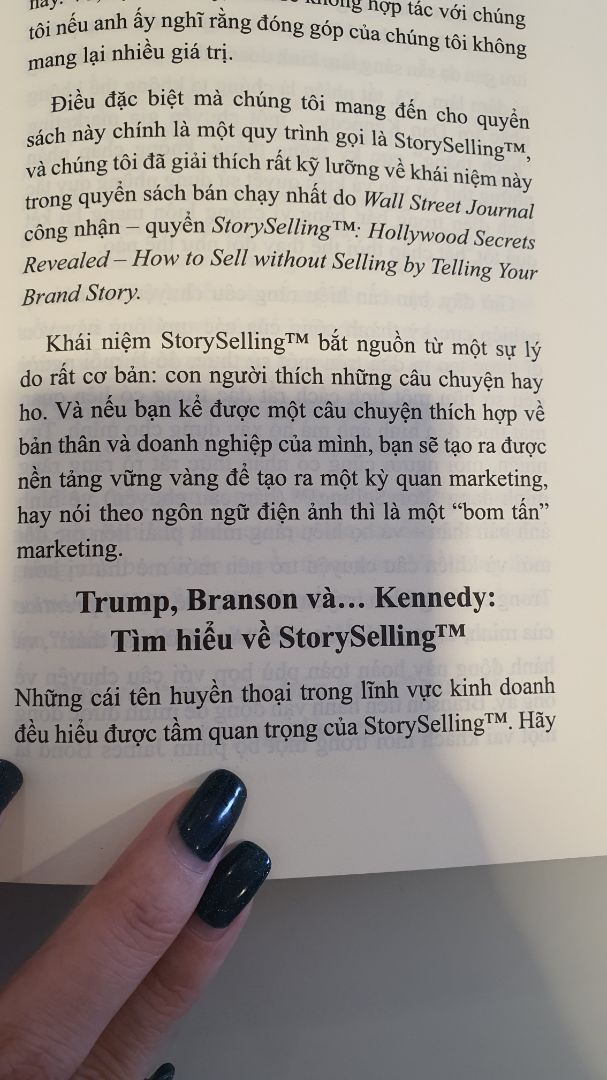 sách có nội dung chi tiết về phân tích suy nghĩ của người giàu theo độ tuổi và giới tính cũng như nên tránh làm những điều gì khi muốn tiếp cận họ. Mình thích nhất là phần Storyselling, định nghĩa lại 1 cách mới hoàn toàn về Storyselling. Đọc rất hút
