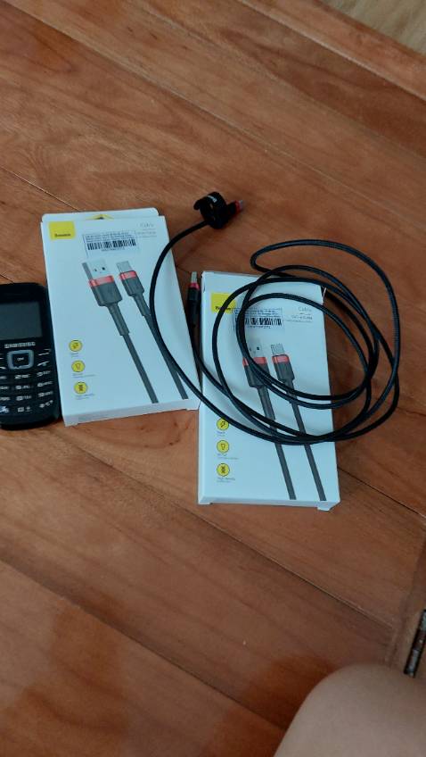 Kinh nghiệm là dây 2m khó sạc nhanh, sạc nhanh thì dây phải to, lúc xem ảnh demo, nghĩ là sẽ sạc chậm, mình mua dây đen, xem ảnh demo nghĩ như lần trước, thường bị chậm, nhưng lần này ok, độ bền thì chưa biết đc...
Sticker thì không dùng...