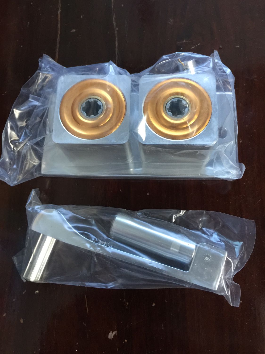 Sao không thấy nhãn hiệu, hay dấu hiệu của Thương hiệu nào vậy? Ghi hoá đơn nói là Hoà Phát mà?