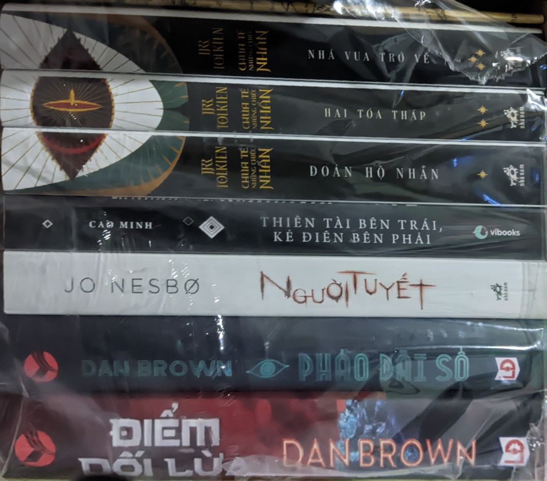 Sách rất hay, mua bên tiki thì rẻ khỏi nói rồi. Được cái mua bên tiki cả chục lần (sách) mà chả lần nào thấy gói hàng ra hồn, đóng gói sơ sài nên vận chuyển bị móp méo sách, cấn tùm lum làm mất thẩm mĩ, người yêu sách nhìn rất ngứa mắt đấy. Gói hàng khong tôn trọng cuốn sách 😃