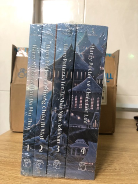 Giao hàng tia chớp, đặt tối qua, sáng nay có
Đóng gói rất là ổn luôn, ko nhắn ko gãy ko bị gì, quá là toẹt dời
Sách đẹp nốt