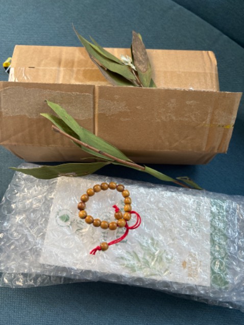 Đóng gói chỉn chu. Tặng thêm cho khách vòng dâu rất dễ thương. Dầu tràm chuẩn. Hương thơm dễ chịu. Sẽ ủng hộ tiếp🥰 Đóng gói chỉn chu. Tặng thêm cho khách vòng dâu rất dễ thương. Dầu tràm chuẩn. Hương thơm dễ chịu. Sẽ ủng hộ tiếp🥰