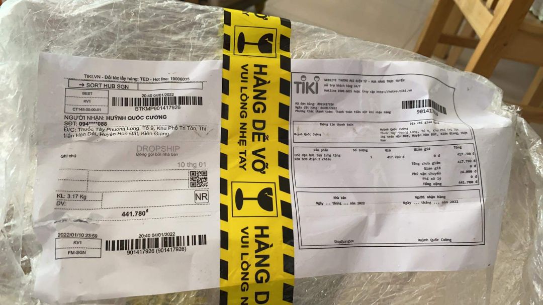 Ko tặng kèm máy bơm hơi như đã nói