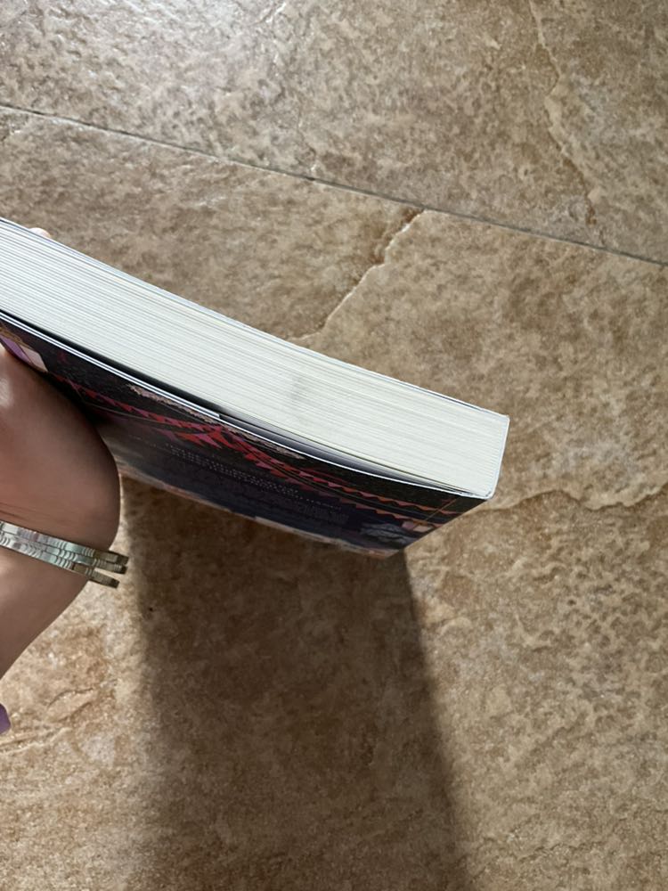 Giao mới mà đã dơ, cuốn này có book care, cũng k thấy care đâu