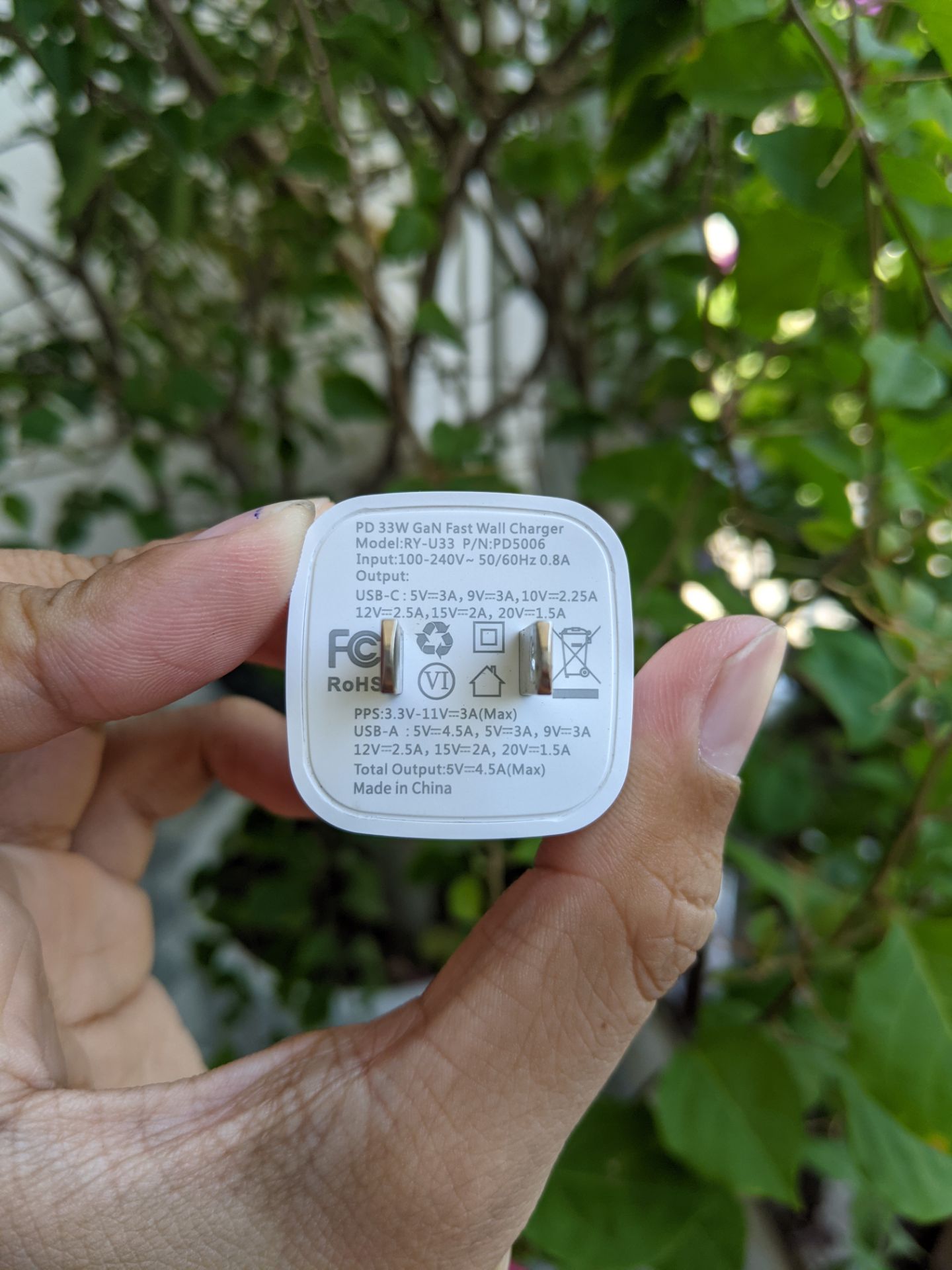 Củ sạc nhỏ gọn, cầm rất đầm tay, sạc đồng thời 2 thiết bị không nóng lắm. Có chia điện thông minh, cắm hết 2 cổng mà chỉ sạc 1 cổng thì vẫn max như thường. Choetech mãi đỉnh👍 Củ sạc nhỏ gọn, cầm rất đầm tay, sạc đồng thời 2 thiết bị không nóng lắm. Có chia điện thông minh, cắm hết 2 cổng mà chỉ sạc 1 cổng thì vẫn max như thường. Choetech mãi đỉnh👍