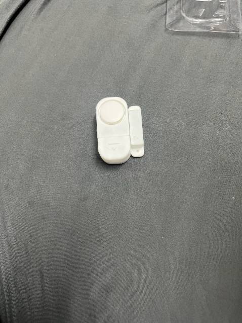 Kêu muốn banh cái nhà kaka
Rất phù hợp cho nhà nào đi xa, gắn cửa lỡ có trộm vô mở cửa thì hàng xóm cách 3 nhà vẫn nghệ đc.
Nhà nào cũng nên sắm ít nhất 1 cái ạ
Giá rẻ mà có sẵn 3 cục bin bên trong luôn