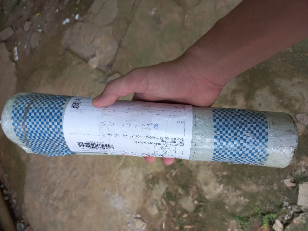 mới xịt dc có 1 đoạn thì đã hết keo rồi, nếu để mưa xả trực tiếp vào thì vẫn bị trôi keo nha nếu xịt các vết nứt tường k bị nước mưa tạt trực tiếp vào thì ok