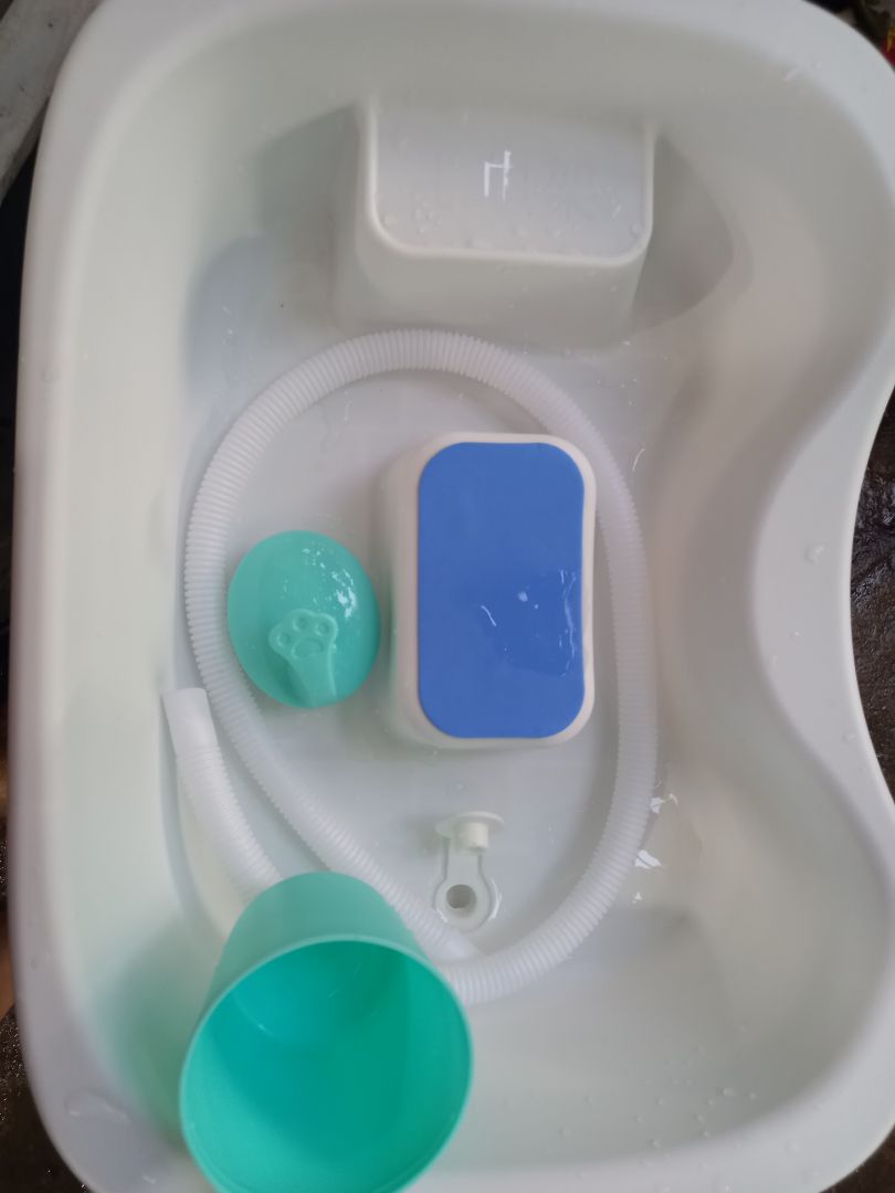 sản phẩm đẹp và tiện dụng như mong đợi
nhựa chắc chắn, miếng kê đầu cũng khá êm, chỗ kê gáy cũng vừa vặn không chắn lên khó chịu. ngoài ra còn có phụ kiện đi kèm dễ thương, lược massage dễ chịu lắm, cái ca mình tiện pha dầu gội nữa
chỉ chê cái dẫn nước chậm quá, mỗi lần đợi chảy hết khá là lâu. ngoài ra chỉ có màu trắng khiến mình dùng trong lo lắng sợ bẩn 😂