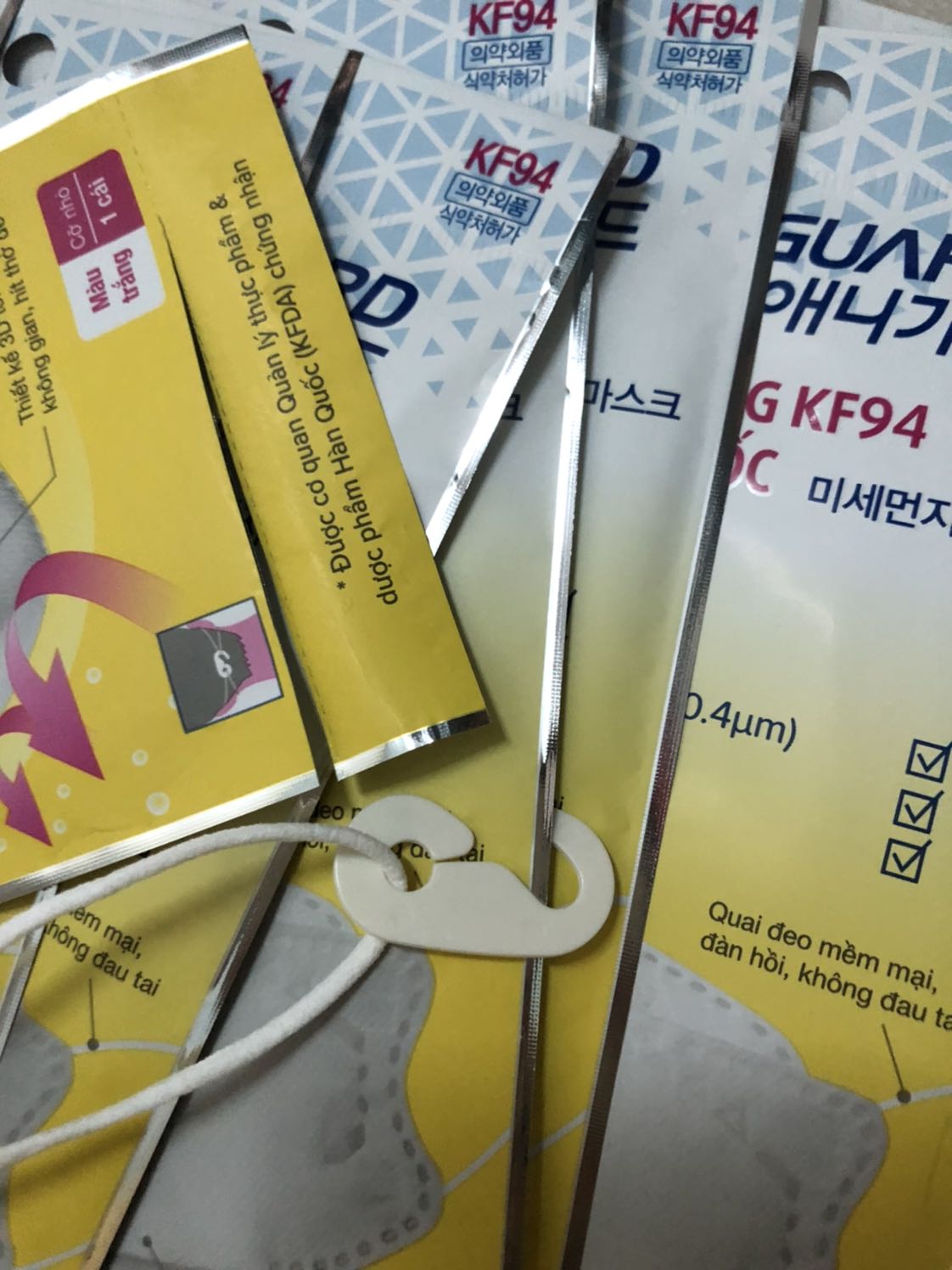 Hàng ổn lắm, thích nhất là hàng niêm lại. Khi sử dụng phải cắt bao bì, nên mình nghỉ an toàn  hơn . Chỉ có giá chát quá thôi. Mà đang mùa dịch nên chấp nhận thôi