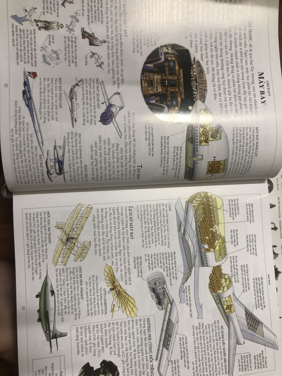 Sách đẹp lắm, in màu đẹp và rõ, trang giấy dày, FAHASA ship nhanh và lót kỹ, sách còn nguyên bọc nilon bên ngoài. Cuốn sách cực to luôn ấy. Nội dung cực hay nhé, ảnh sinh động, nội dung cơ bản và súc tích, đa dạng từ địa, sinh, hoá, lý, sử, văn hoá, thường thức, công nghệ, thiên văn, y học, thể thao, nhạc, vận tải, kỹ thuật. Mình tham khảo qua mấy quyển thì thấy quyển này trình bày rất cuốn, nhiều nội dung hay và đa dạng khó tìm đc cuốn nào bên ngoài (ví dụ như địa lý và các đặc điểm về khu vực đó: con người, động vật, lịch sử...)
Các sách của DH rất là chất lượng nhé.