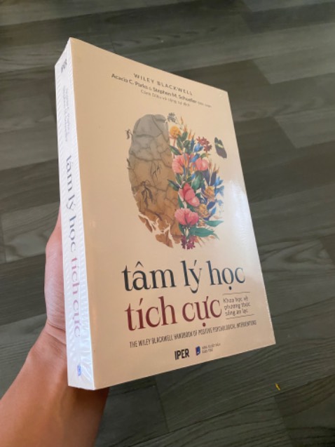 Sách đến tay mới tinh nguyên seal, ko cấn móp gì, cảm ơn Tiki.