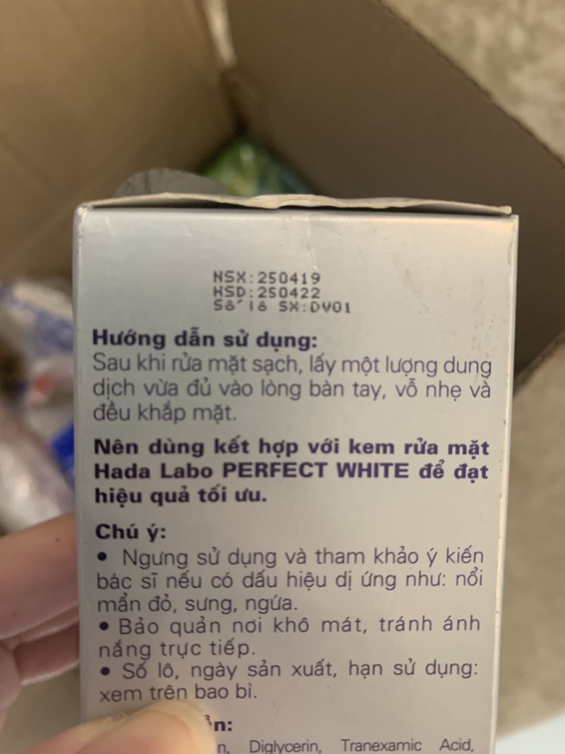 Sản phẩm móp méo, cực bẩn bám đầy bụi, không màng co cũng không được quấn bảo vệ, ngày xưa tiki đóng gói cực yên tâm, giờ  mỹ phẩm thoa trên da mà bên kho làm ăn như này thì sao dám mua nữa ạ! Sản phẩm móp méo, cực bẩn bám đầy bụi, không màng co cũng không được quấn bảo vệ, ngày xưa tiki đóng gói cực yên tâm, giờ  mỹ phẩm thoa trên da mà bên kho làm ăn như này thì sao dám mua nữa ạ!