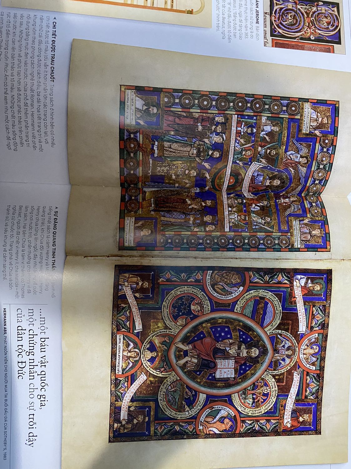 Sách rất rất đẹp ạ. Mới đầu mình lo sách bọc không cẩn thận sẽ bị méo mó nhưng quyển của mình được tiki giao trong tình trạng perfect luôn. Có điều sách to và nặng nên gáy sách hơi lỏng lẻo, mình nghĩ không giở nhẹ nhàng cẩn thận trang sách bị rời ra mất.