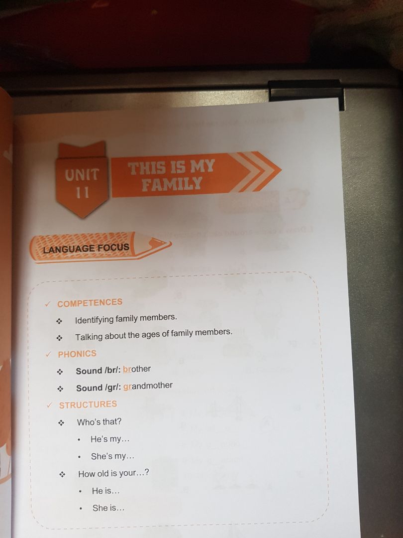 vì mua tập 1 nên mua luôn tập 2. sách phù hợp với trình độ con mình. giá như có thêm phần nghe thì tốt. vì c1 bgio đã fai nghe để điền từ rồi. nhưng sách này ko có nghe.chỉ rèn 3 kĩ năng: phát âm, viết, đọc, ngữ pháp