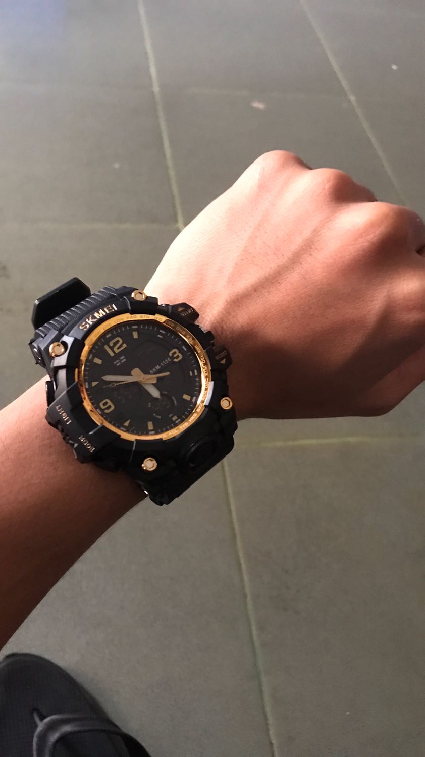 Đóng gói cẩn thận hình thức đẹp 
Đeo vào nhìn rất hầm hố và phong cách 
Chưa biết là có chống nước tốt không nhưng tạm thời để 4 sao đã nhá