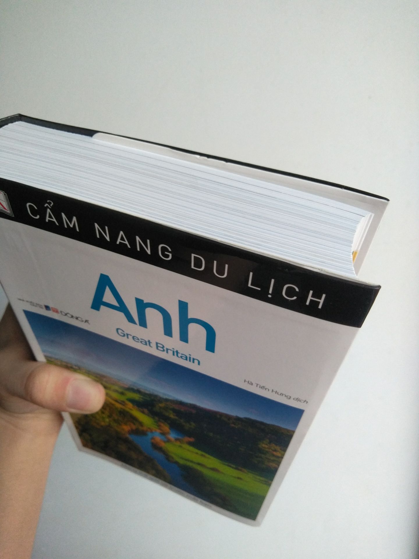 Giao hàng chậm, góc sách bị móp, sách này là sách bìa mềm nhưng gáy sách dán keo không chắc chắn
