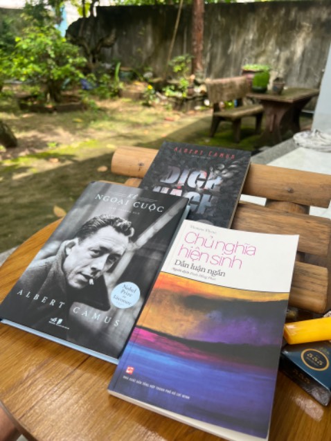 Sách hay. In ấn không tốt lắm, giấy xấu. Đặc biệt là biên soạn không có phần giới thiệu, điều này làm giảm giá trị quyển sách rất nhiều.