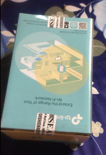 Nhà mình 2 tầng, trước đây khi dùng wifi trên tầng trên mạng rất yếu, dạo gần đây tuy vẫn bắt được sóng wifi nhưng điện thoại với laptop lại không kết nối được hoặc không load nổi. Qua tìm hiểu mình quyết định mua cục kích sóng wifi, ban đầu mình tính mua loại của Xiaomi, tuy nhiên sau khi tham khảo ý kiến bạn bè mình lại thích mẫu mã của TP-Link hơn vì thiết kế gọn, đơn giản, màu sắc đẹp, còn loại của Xiaomi nhỏ gọn nhưng có 2 râu thì mình thấy hơi bất tiện. Cách sử dụng và cài đặt của TP-Link cũng rất đơn giản, truy cập vào trang web trong tờ hdsd cài đặt xíu là xong rồi ấy ❤️ Mình thấy rất tốt, kích sóng mạnh và mượt hơn rất nhiều, bạn mình cũng khen nữa, hàng tiki yên tâm chính hãng rồi ❤️ Nói chung là rất hài lòng!