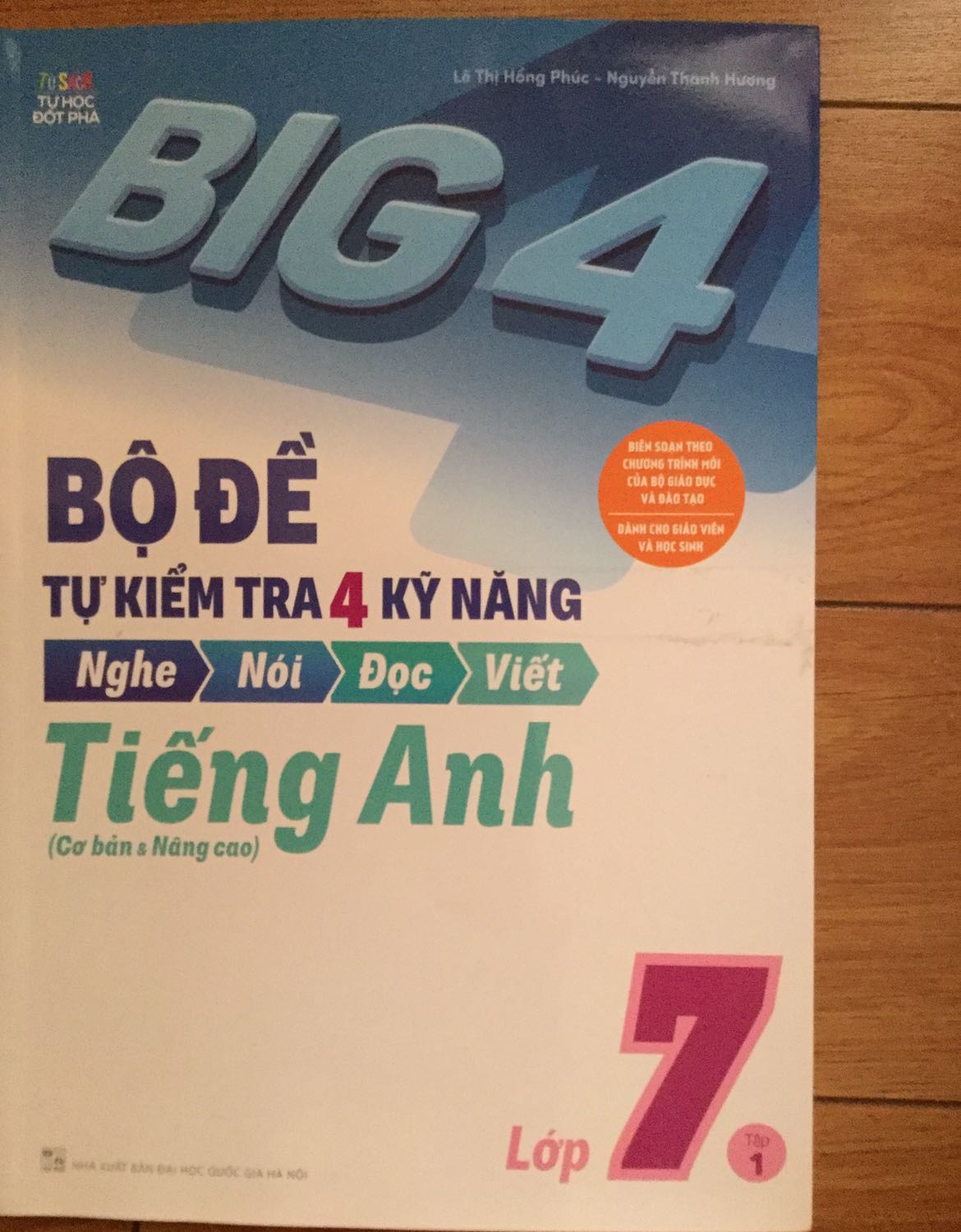 Sách đẹp nhé. Rất nhiều bài tập cho 4 kỹ năng và lời giải cho tự học tốt.