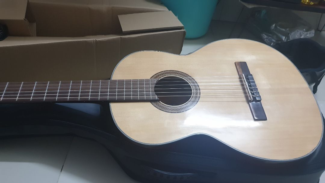 Về đóng gói thì đẹp chắc chắn, nhưng sản phẩm giao không giống hình , mong được shop liên hệ nói rõ.