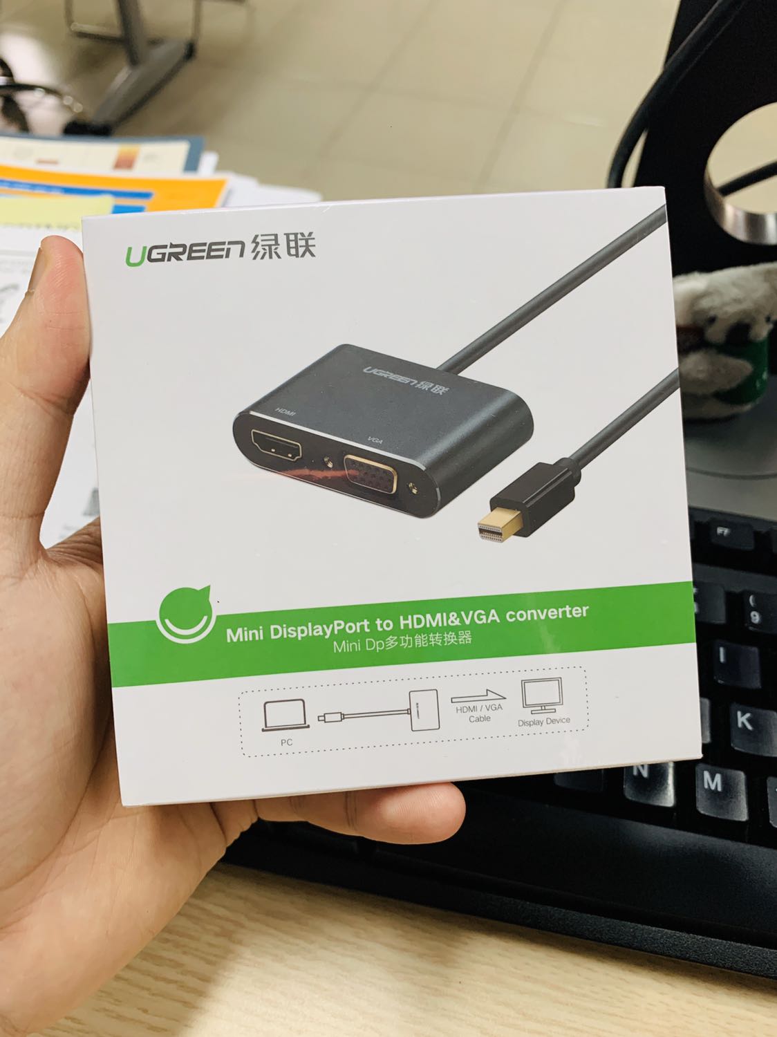 Ngoại trừ việc cổng VGA đặt hơi lệch trong khuôn một chút thì còn lại rất hài lòng từ bề ngoài đến chất lượng. Mình chỉ xài cổng HDMI nên k biết VGA thế nào :) Hoàn thiện kim loại cầm rất mát tay và sang trọng. Mình mới xài có mấy lần. Kết nối ổn định chưa có có dấu hiệu bị nhiễu hay mất tín hiệu. Cho 5* ủng hộ :)