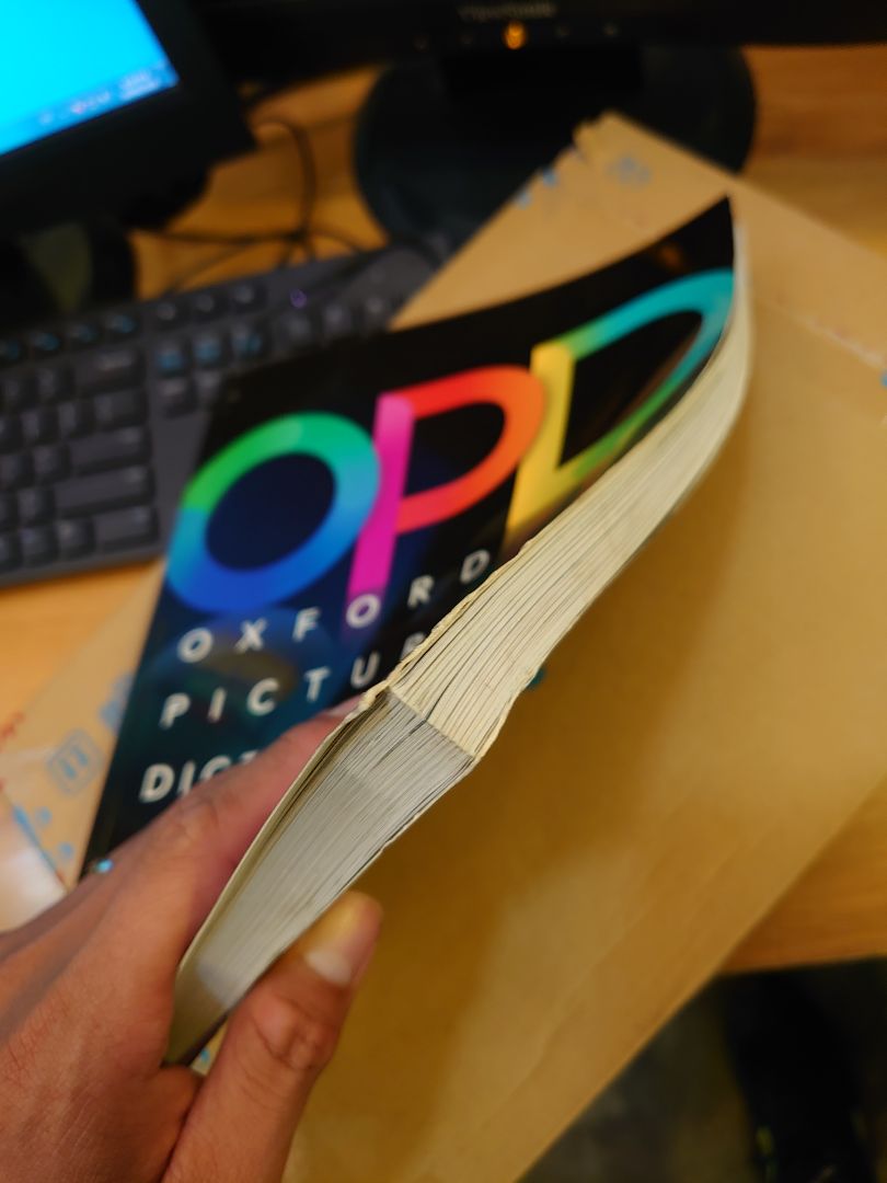 Mình sẽ không viết về nội dung quyển sách mà là tình trạng quyển sách mình nhận được. Rất tệ, như sách cũ đã sử dụng rồi, trầy xước, nhăn góc.