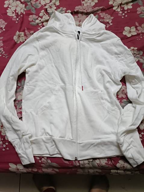 Thứ *** đảo đặt áo giống như hình quảng cáo mà giáo cái áo khoác giống như nùi dẻ vay đó.