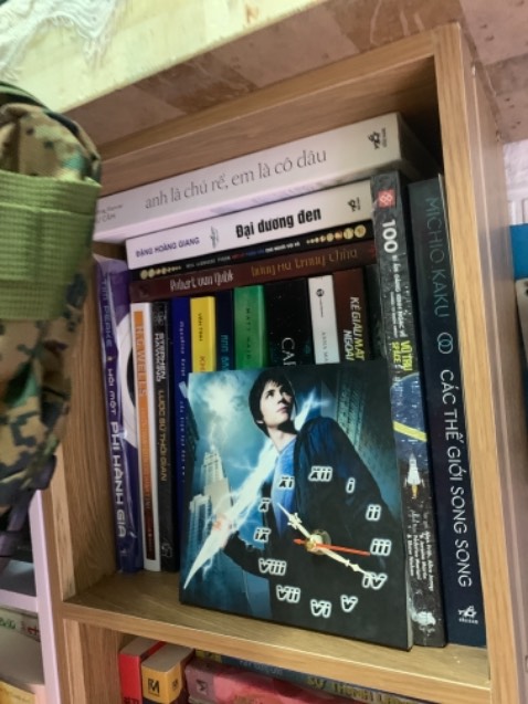 Bìa khá đẹp, được bọc seal cẩn thận. Truyện hay, mua nhân dịp giảm giá khá hời ( được sale 3 cuốn trong cả bộ)